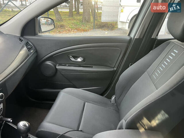 Серый Рено Меган, объемом двигателя 1.5 л и пробегом 225 тыс. км за 7600 $, фото 5 на Automoto.ua