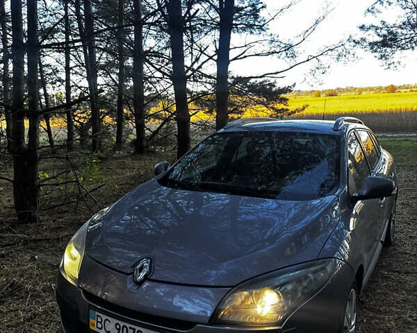 Рено Меган 2010 в Львове на Automoto.ua Серый Рено Меган, объемом двигателя 1.5 л и пробегом 277 тыс. км за 6600 $, фото 5 на Automoto.ua