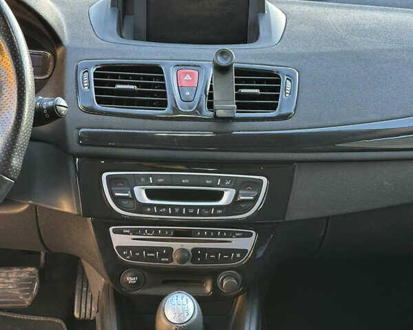 Сірий Рено Меган, об'ємом двигуна 1.6 л та пробігом 225 тис. км за 8299 $, фото 6 на Automoto.ua