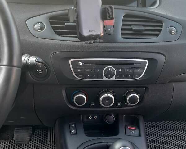 Серый Рено Меган, объемом двигателя 1.46 л и пробегом 242 тыс. км за 7000 $, фото 6 на Automoto.ua