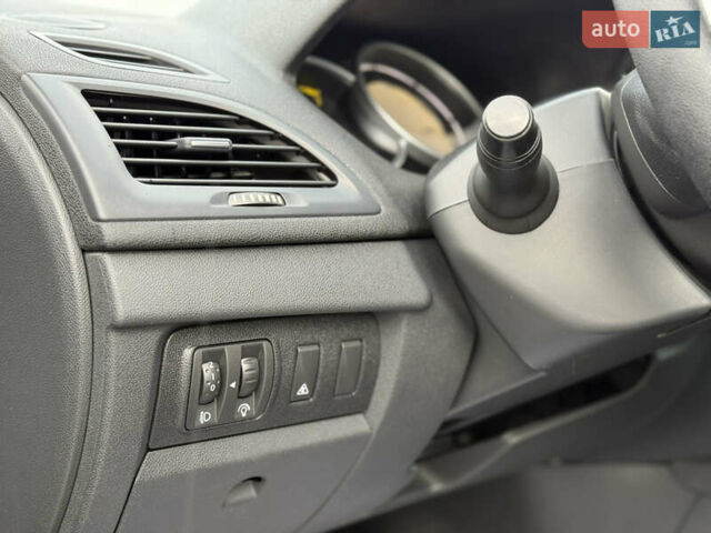 Серый Рено Меган, объемом двигателя 1.6 л и пробегом 227 тыс. км за 6550 $, фото 20 на Automoto.ua