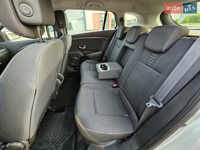 Серый Рено Меган, объемом двигателя 1.6 л и пробегом 195 тыс. км за 7850 $, фото 69 на Automoto.ua