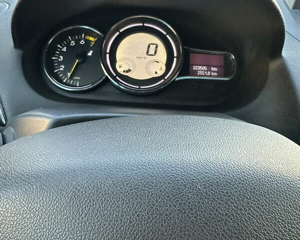 Сірий Рено Меган, об'ємом двигуна 1.6 л та пробігом 225 тис. км за 8299 $, фото 16 на Automoto.ua