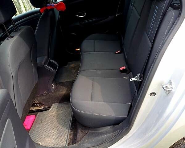 Рено Меган 2010 в Житомире на Automoto.ua Серый Рено Меган, объемом двигателя 1.46 л и пробегом 248 тыс. км за 7400 $, фото 3 на Automoto.ua