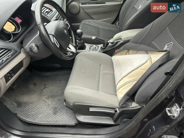 Серый Рено Меган, объемом двигателя 1.46 л и пробегом 285 тыс. км за 5700 $, фото 13 на Automoto.ua