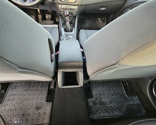 Серый Рено Меган, объемом двигателя 1.6 л и пробегом 195 тыс. км за 7850 $, фото 70 на Automoto.ua