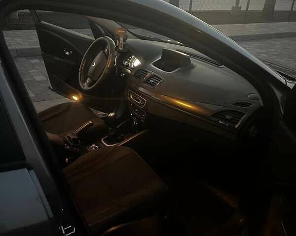 Серый Рено Меган, объемом двигателя 1.46 л и пробегом 274 тыс. км за 7100 $, фото 21 на Automoto.ua