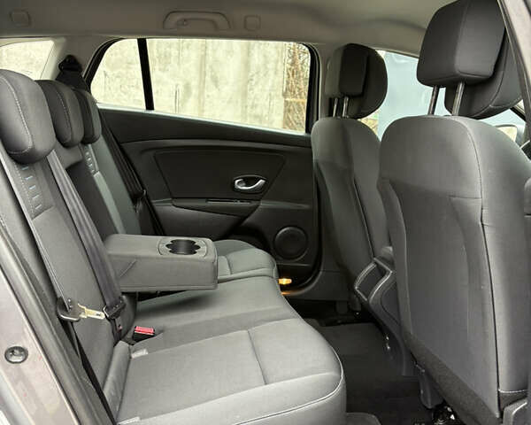 Сірий Рено Меган, об'ємом двигуна 1.6 л та пробігом 227 тис. км за 7500 $, фото 43 на Automoto.ua