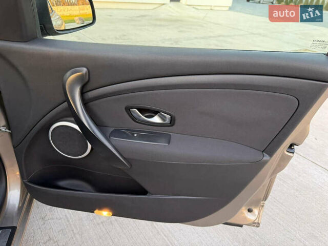 Серый Рено Меган, объемом двигателя 1.4 л и пробегом 193 тыс. км за 6700 $, фото 27 на Automoto.ua