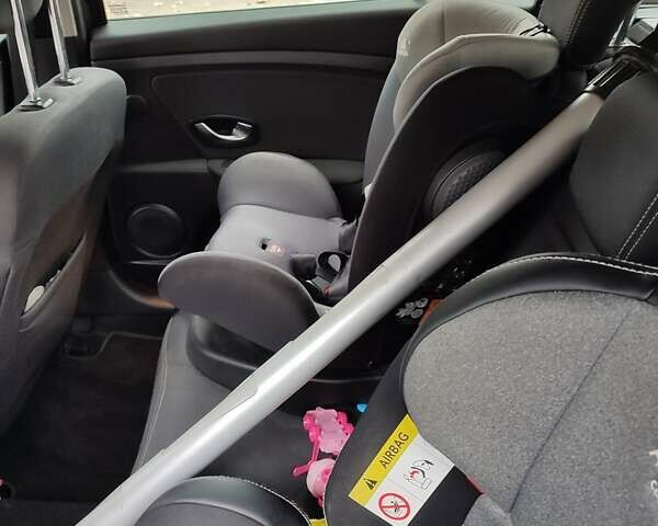 Серый Рено Меган, объемом двигателя 1.4 л и пробегом 250 тыс. км за 7500 $, фото 139 на Automoto.ua