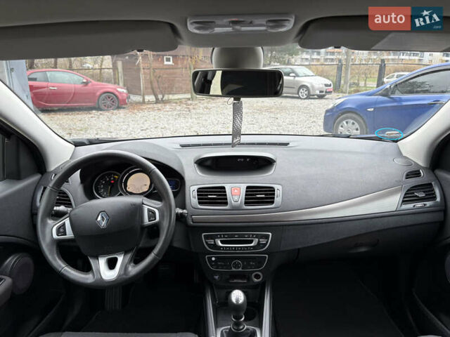 Сірий Рено Меган, об'ємом двигуна 1.6 л та пробігом 227 тис. км за 7300 $, фото 47 на Automoto.ua