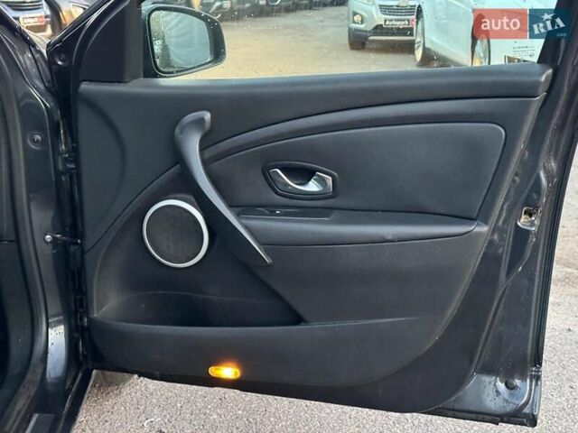 Сірий Рено Меган, об'ємом двигуна 1.9 л та пробігом 297 тис. км за 7290 $, фото 20 на Automoto.ua