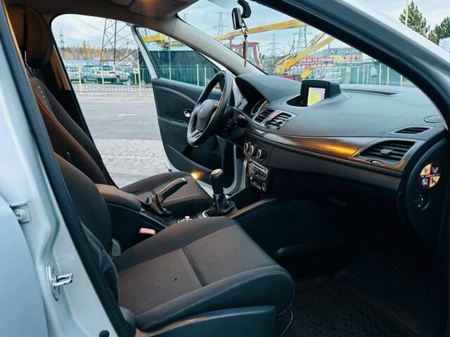 Сірий Рено Меган, об'ємом двигуна 1.5 л та пробігом 345 тис. км за 5999 $, фото 16 на Automoto.ua