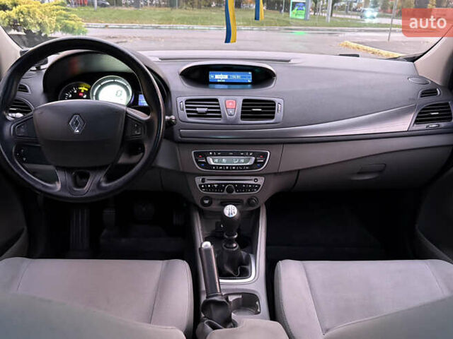 Рено Меган 2010 у Кременчуге на Automoto.ua Сірий Рено Меган, об'ємом двигуна 1.46 л та пробігом 300 тис. км за 6999 $, фото 31 на Automoto.ua