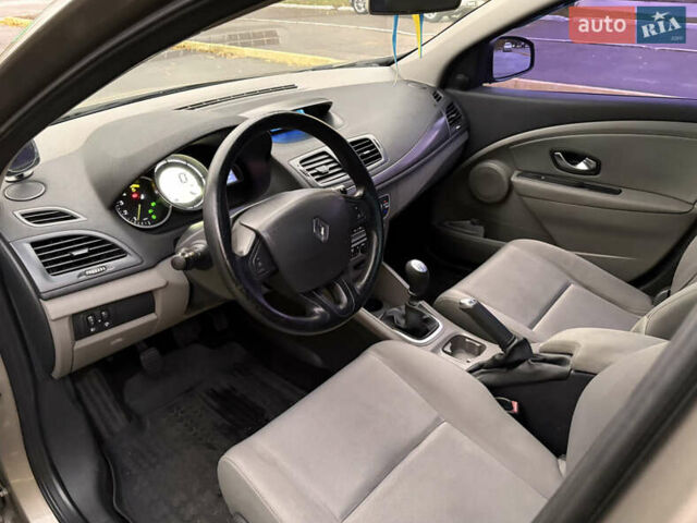 Рено Меган 2010 у Кременчуге на Automoto.ua Сірий Рено Меган, об'ємом двигуна 1.46 л та пробігом 300 тис. км за 6999 $, фото 21 на Automoto.ua