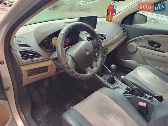 Серый Рено Меган, объемом двигателя 1.6 л и пробегом 200 тыс. км за 5600 $, фото 8 на Automoto.ua