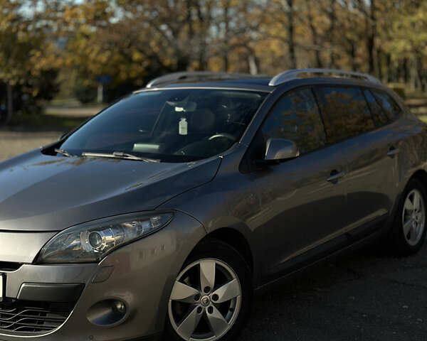 Серый Рено Меган, объемом двигателя 1.46 л и пробегом 270 тыс. км за 7750 $, фото 3 на Automoto.ua