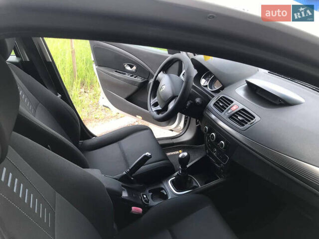 Серый Рено Меган, объемом двигателя 1.46 л и пробегом 252 тыс. км за 5600 $, фото 23 на Automoto.ua