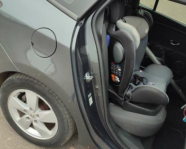 Серый Рено Меган, объемом двигателя 1.4 л и пробегом 250 тыс. км за 7500 $, фото 152 на Automoto.ua