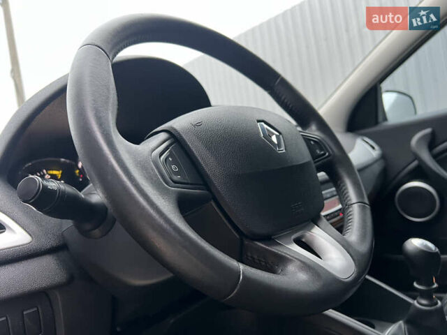 Серый Рено Меган, объемом двигателя 1.6 л и пробегом 182 тыс. км за 7800 $, фото 39 на Automoto.ua