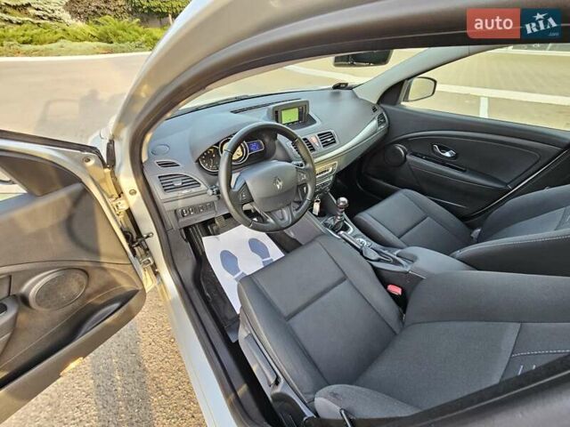 Серый Рено Меган, объемом двигателя 1.6 л и пробегом 195 тыс. км за 7850 $, фото 98 на Automoto.ua