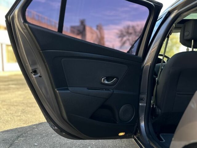 Сірий Рено Меган, об'ємом двигуна 1.5 л та пробігом 270 тис. км за 7750 $, фото 10 на Automoto.ua