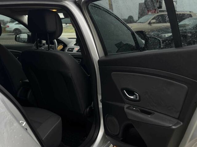 Серый Рено Меган, объемом двигателя 0 л и пробегом 260 тыс. км за 7200 $, фото 11 на Automoto.ua