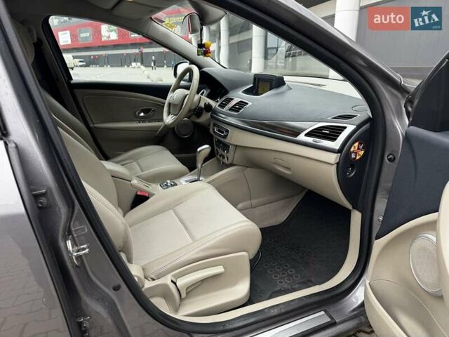 Серый Рено Меган, объемом двигателя 2 л и пробегом 260 тыс. км за 7800 $, фото 12 на Automoto.ua