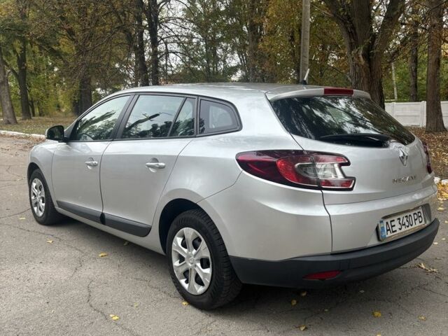 Серый Рено Меган, объемом двигателя 1.5 л и пробегом 270 тыс. км за 5700 $, фото 2 на Automoto.ua