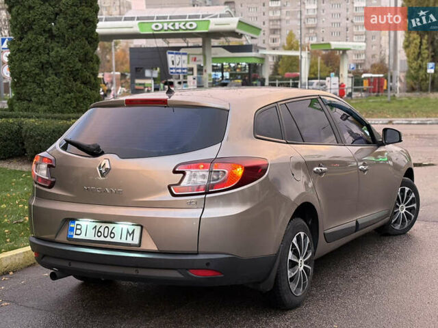 Рено Меган 2010 у Кременчуге на Automoto.ua Сірий Рено Меган, об'ємом двигуна 1.46 л та пробігом 300 тис. км за 6999 $, фото 14 на Automoto.ua
