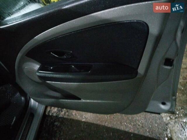Серый Рено Меган, объемом двигателя 1.5 л и пробегом 260 тыс. км за 6000 $, фото 9 на Automoto.ua