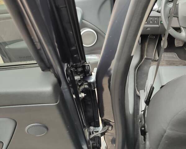 Серый Рено Меган, объемом двигателя 1.4 л и пробегом 250 тыс. км за 7500 $, фото 129 на Automoto.ua