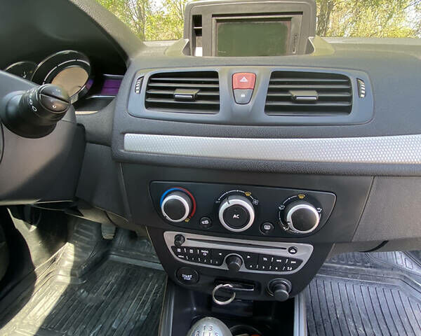 Серый Рено Меган, объемом двигателя 1.5 л и пробегом 270 тыс. км за 7500 $, фото 16 на Automoto.ua