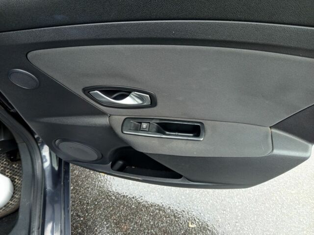 Серый Рено Меган, объемом двигателя 1.5 л и пробегом 380 тыс. км за 6800 $, фото 5 на Automoto.ua