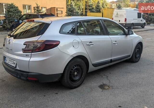 Рено Меган 2010 в Днепре (Днепропетровске) на Automoto.ua Серый Рено Меган, объемом двигателя 1.46 л и пробегом 274 тыс. км за 4999 $, фото 10 на Automoto.ua