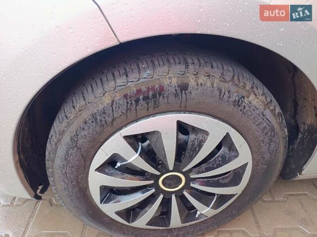 Серый Рено Меган, объемом двигателя 1.6 л и пробегом 200 тыс. км за 5600 $, фото 4 на Automoto.ua