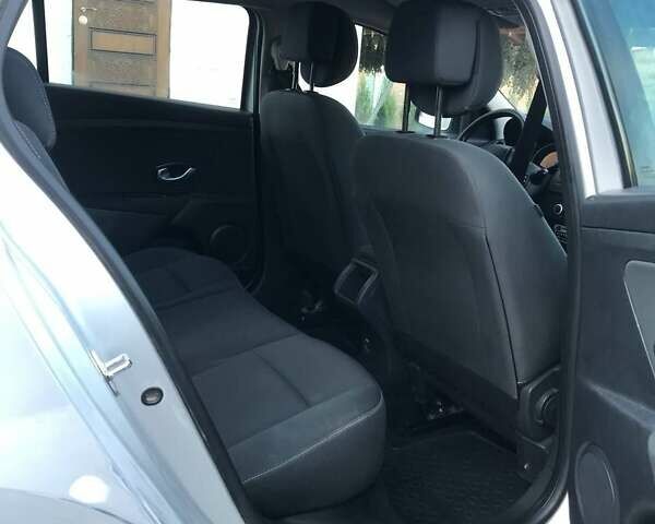 Серый Рено Меган, объемом двигателя 1.5 л и пробегом 238 тыс. км за 7000 $, фото 9 на Automoto.ua