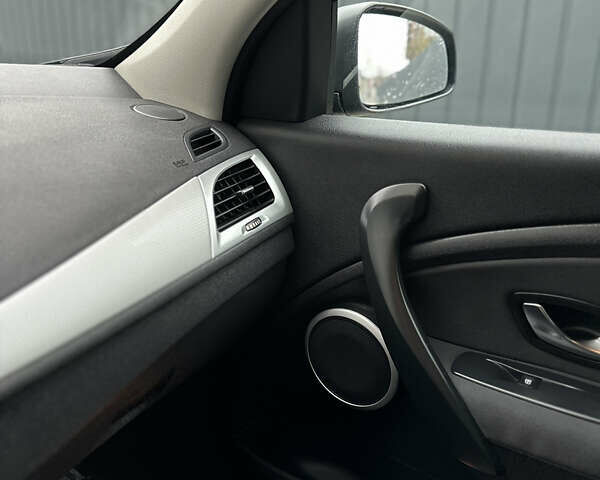 Серый Рено Меган, объемом двигателя 1.5 л и пробегом 215 тыс. км за 6800 $, фото 25 на Automoto.ua