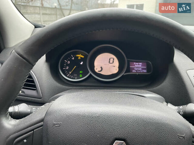 Рено Меган 2010 в Василькове на Automoto.ua Серый Рено Меган, объемом двигателя 1.46 л и пробегом 322 тыс. км за 6000 $, фото 14 на Automoto.ua