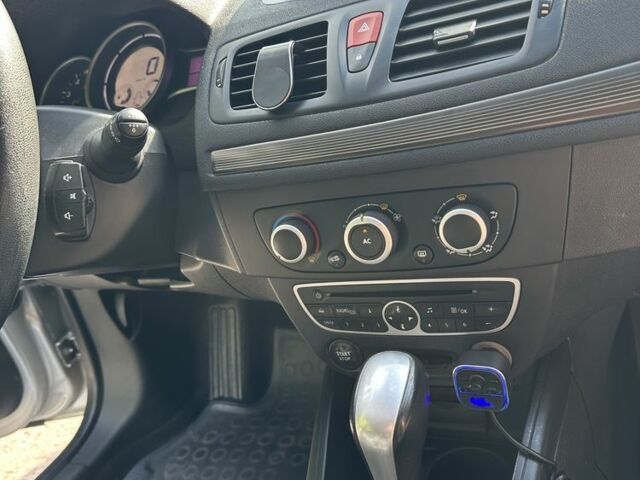 Серый Рено Меган, объемом двигателя 1.5 л и пробегом 195 тыс. км за 6999 $, фото 11 на Automoto.ua