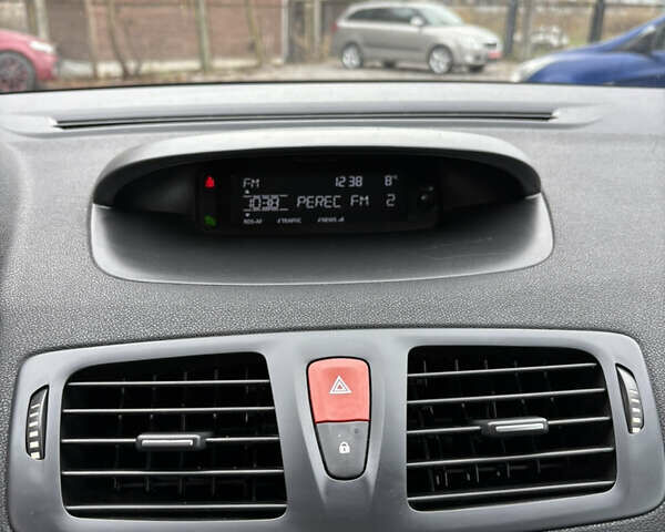 Сірий Рено Меган, об'ємом двигуна 1.6 л та пробігом 227 тис. км за 7500 $, фото 24 на Automoto.ua