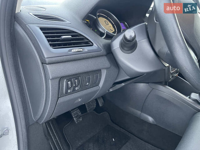 Серый Рено Меган, объемом двигателя 1.6 л и пробегом 225 тыс. км за 7599 $, фото 16 на Automoto.ua