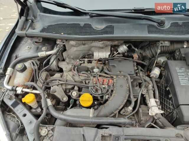 Серый Рено Меган, объемом двигателя 1.4 л и пробегом 250 тыс. км за 7500 $, фото 104 на Automoto.ua