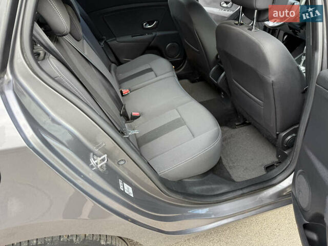 Сірий Рено Меган, об'ємом двигуна 2 л та пробігом 213 тис. км за 8100 $, фото 11 на Automoto.ua