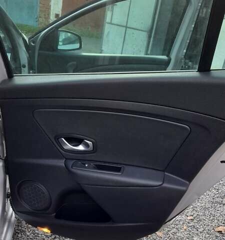 Серый Рено Меган, объемом двигателя 1.5 л и пробегом 223 тыс. км за 6900 $, фото 13 на Automoto.ua