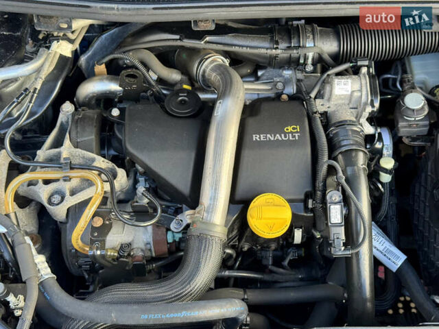 Серый Рено Меган, объемом двигателя 1.46 л и пробегом 223 тыс. км за 6999 $, фото 35 на Automoto.ua