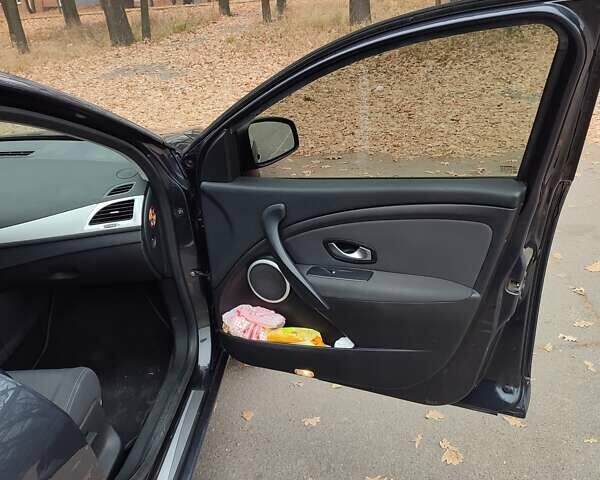 Серый Рено Меган, объемом двигателя 1.4 л и пробегом 250 тыс. км за 7500 $, фото 153 на Automoto.ua