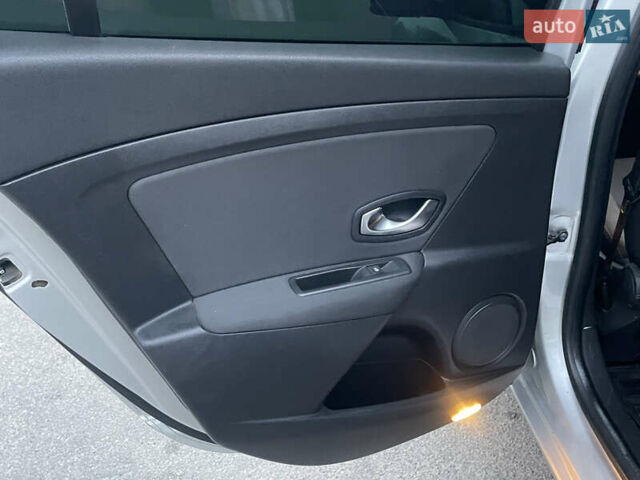 Сірий Рено Меган, об'ємом двигуна 1.46 л та пробігом 291 тис. км за 5700 $, фото 20 на Automoto.ua