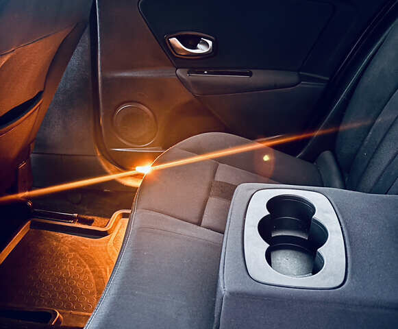 Сірий Рено Меган, об'ємом двигуна 1.46 л та пробігом 224 тис. км за 6700 $, фото 23 на Automoto.ua