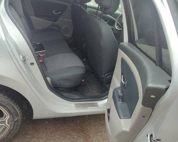 Сірий Рено Меган, об'ємом двигуна 1.5 л та пробігом 243 тис. км за 5600 $, фото 9 на Automoto.ua